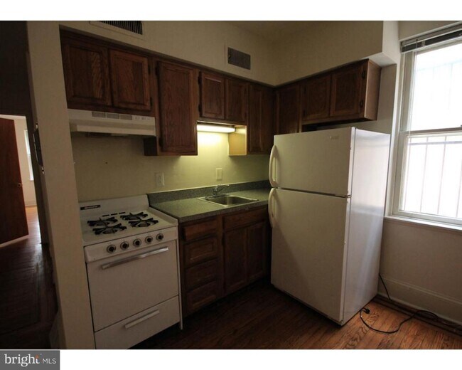 Building Photo - 729 Spruce St