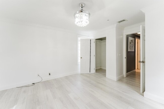 Building Photo - 700 E Palmetto Park Rd