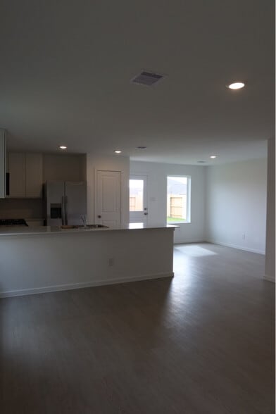 Building Photo - 5122 Red Drum Dr