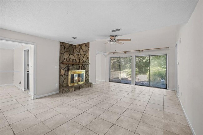 Building Photo - 990 Chapman Ln