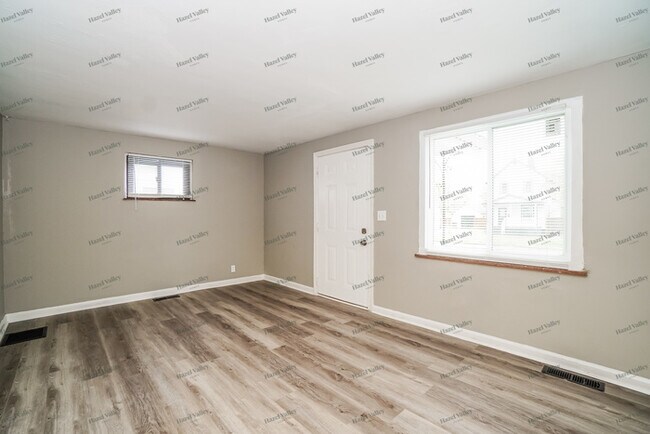 Building Photo - 1357 E Weber Rd