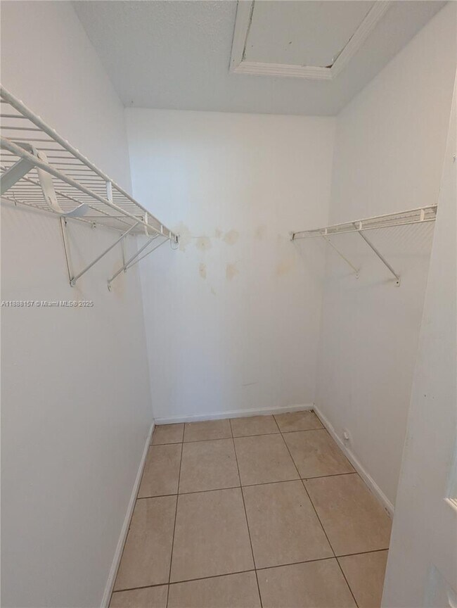 Building Photo - 720 NW 15th Terrace