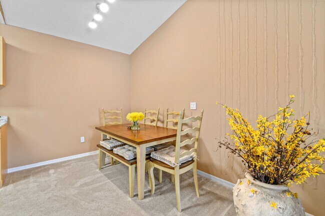 Building Photo - 10354 Fox Trail Rd S