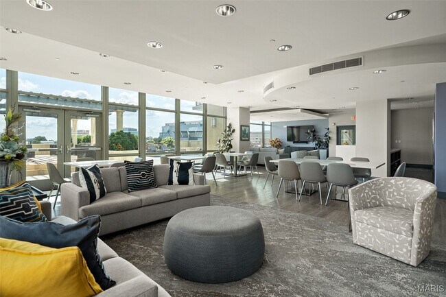 Building Photo - 4909 Laclede Ave