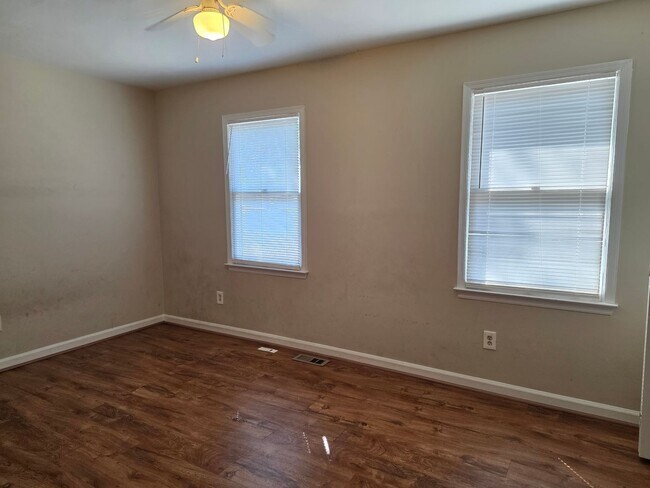 Building Photo - 1225 Oakplace Dr SW