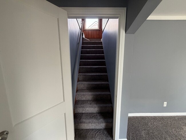 Building Photo - 3bd Bungalow w/basement