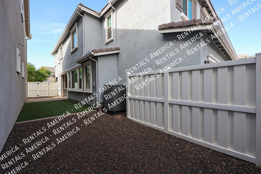 Building Photo - 2264 S Wallrade Ln