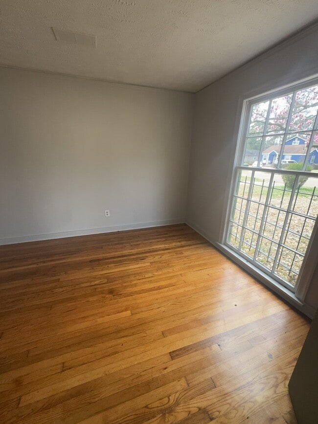 Building Photo - 4426 Desoto St