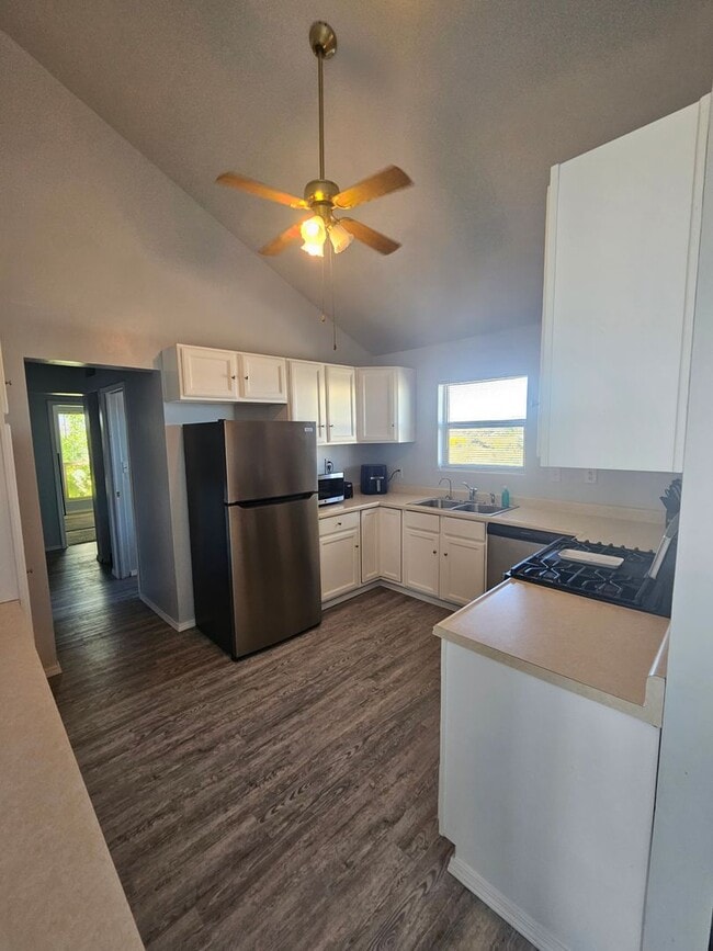 Building Photo - Beautiful, spacious single-family home