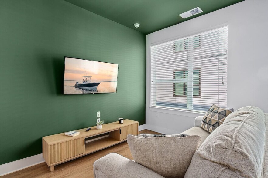 Primary Photo - 2412 W Cypress St