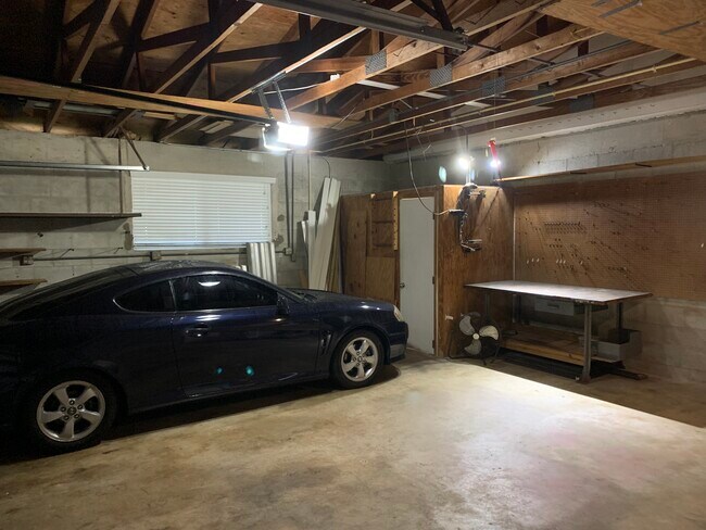 Building Photo - 10790 SW 88th Ave