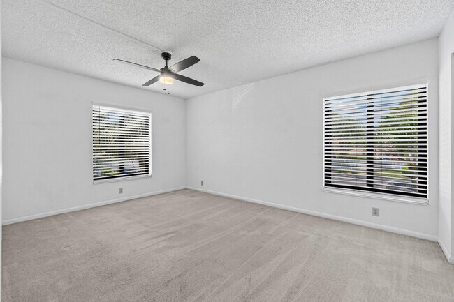 Building Photo - 811 Sky Pine Way