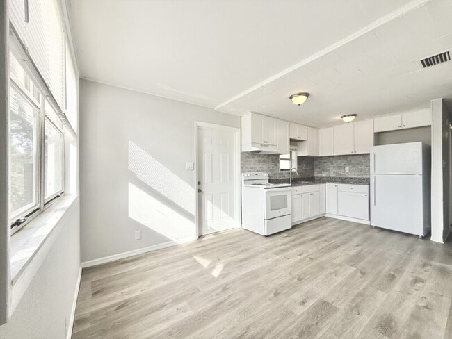 Building Photo - 4327 14th Ave S