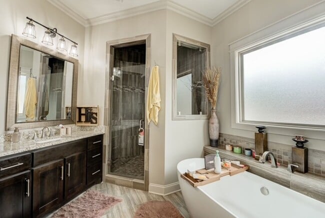 Building Photo - Winslow Cove Furnished Executive Estate with Pool