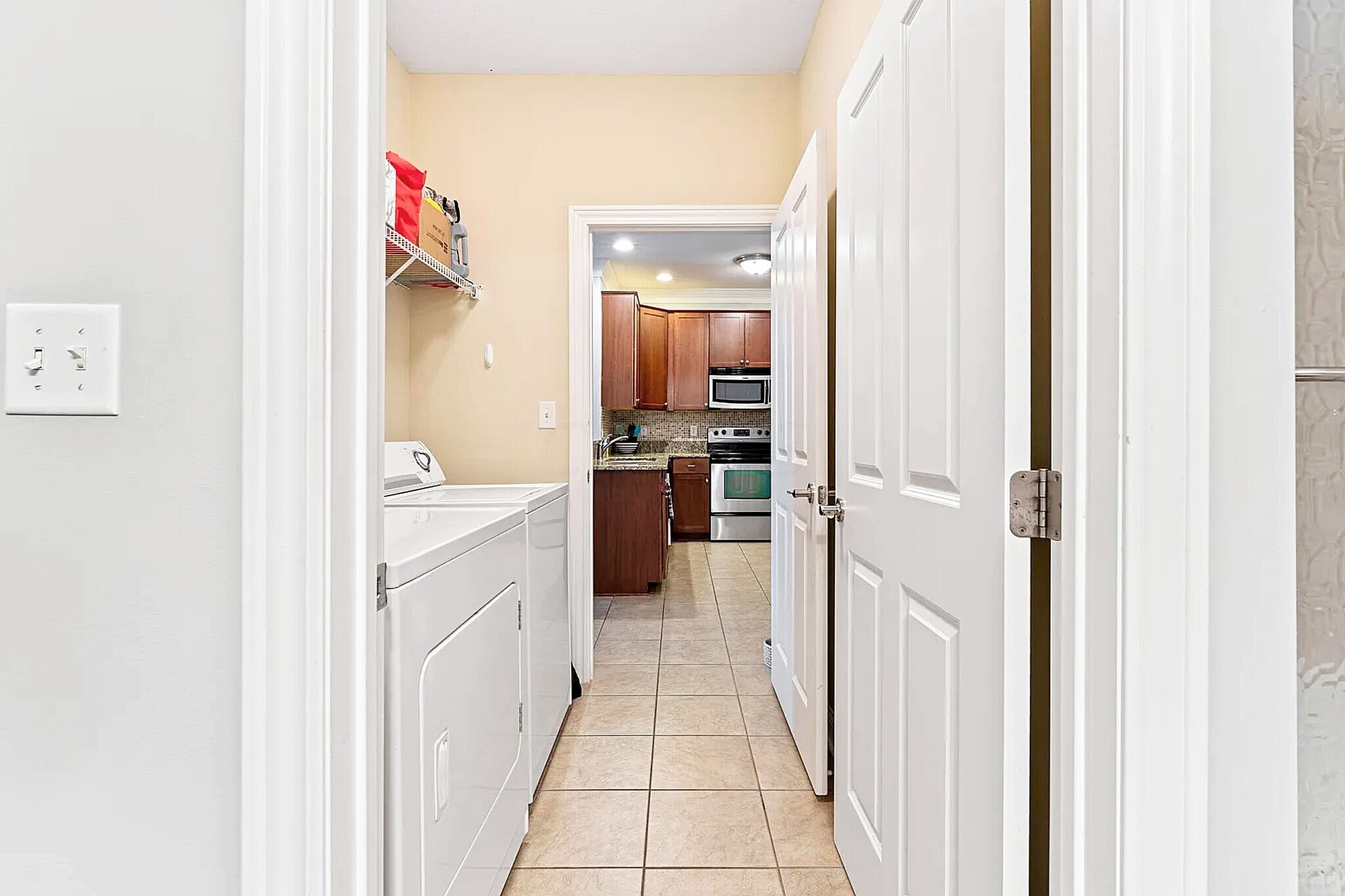 Landry room - 515 W 1st Ave