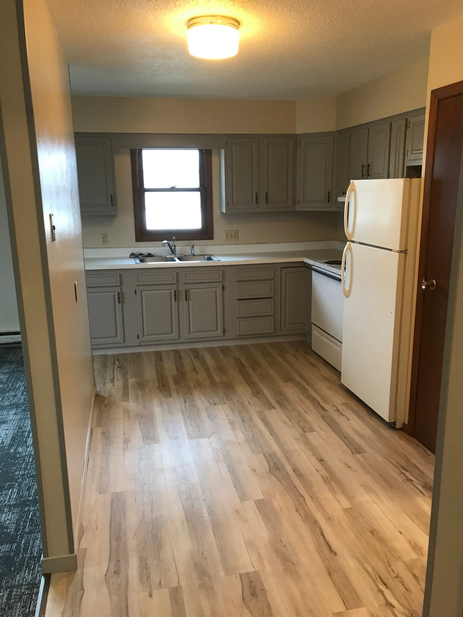 Building Photo - 909 12th Ave