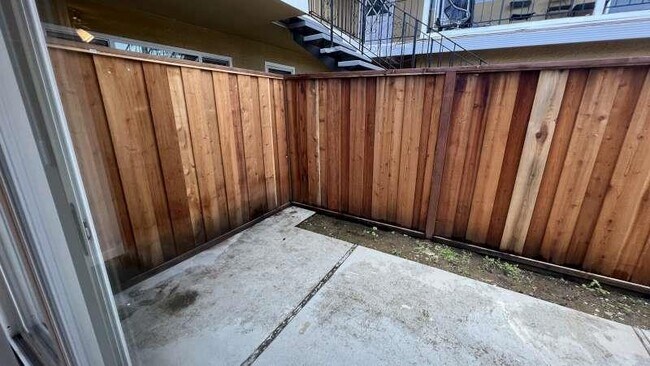 Building Photo - 1281 Saratoga Ave