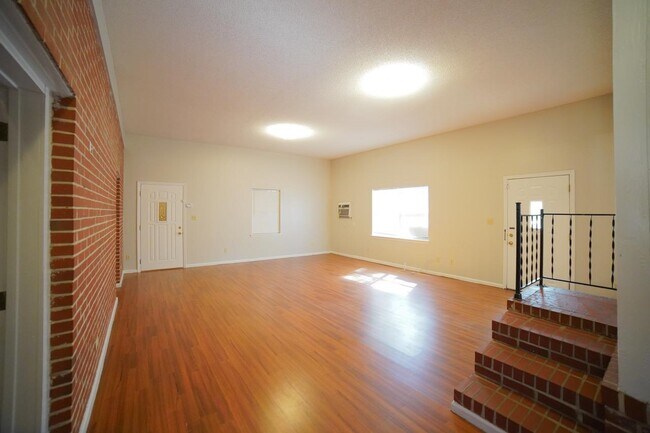 Building Photo - 1006 Frazier Ave