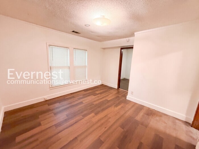 Building Photo - 1233 Elm Ave