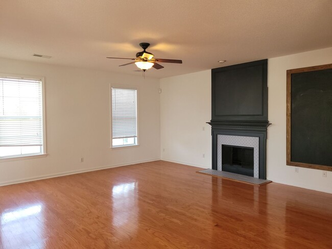 Building Photo - Single Family Home in Godley Park
