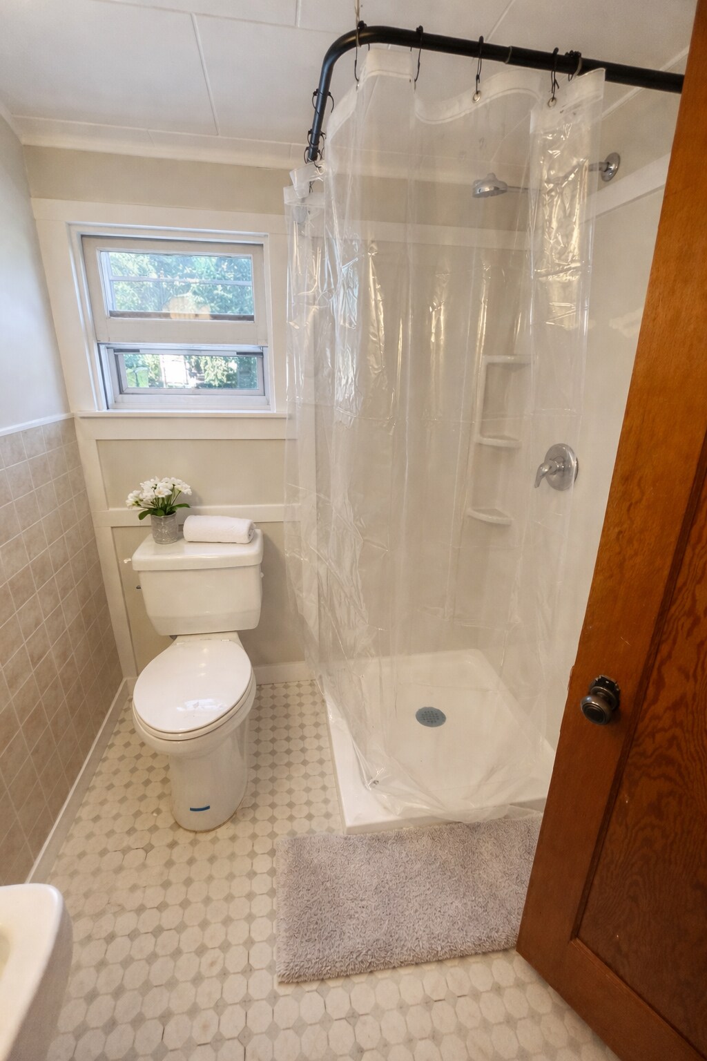 Building Photo - 801 E Lakeside Ave