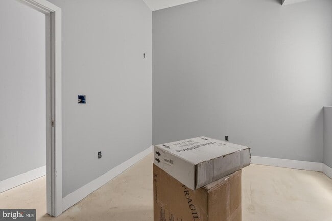 Primary Photo - 2119 N Front St