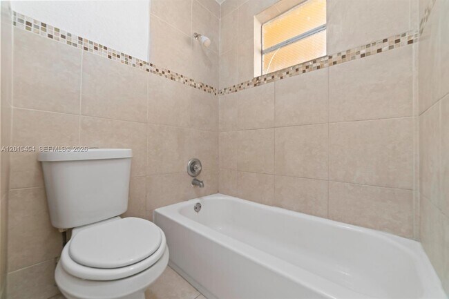Building Photo - 525 W 69th St
