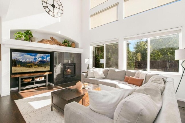 Building Photo - 329 Wyss St