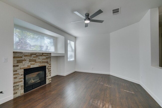 Building Photo - 2-Story Home  3 bedroom 2 bath in Summerlin