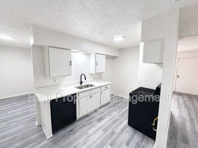 Building Photo - 1021 Irene Dr