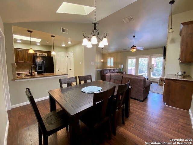 Building Photo - 531 Woodlake Dr