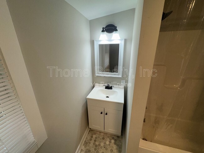 Building Photo - 813 Belleview Ave