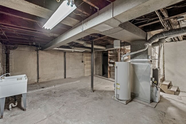 Building Photo - Gorgeous 2 bedroom home in Clairton availa...