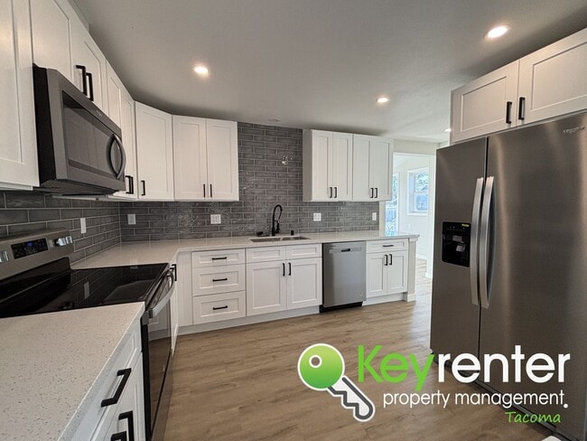 Building Photo - One of a Kind Multi-level Home in Tacoma!