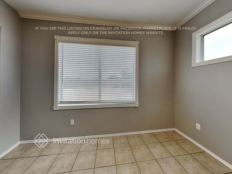 Building Photo - 10638 E Olla Ave