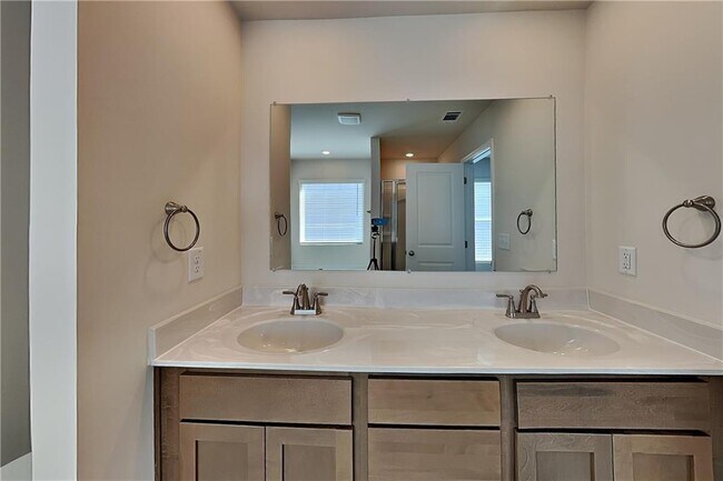 Building Photo - 265 Bloomfield Cir