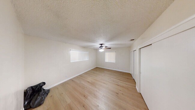 Building Photo - 34840 Iris Ln