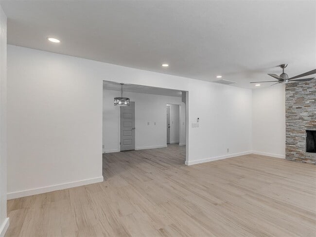 Building Photo - 1305 Apollo Rd