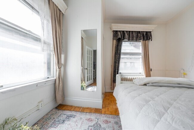 Building Photo - 19 Beacon St