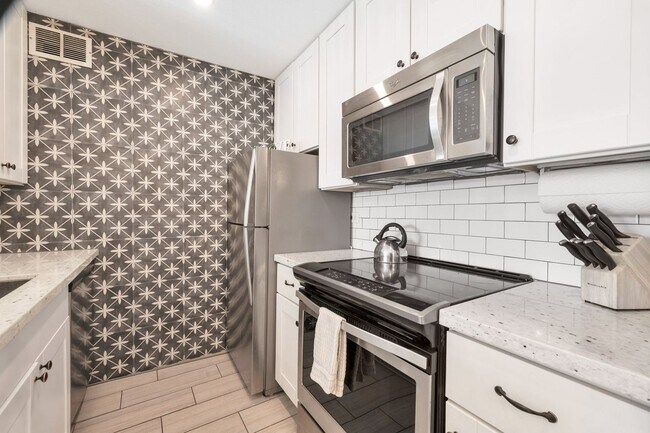 Building Photo - Great South Scottsdale Location 1 Bedroom Fully Furnished (optional)