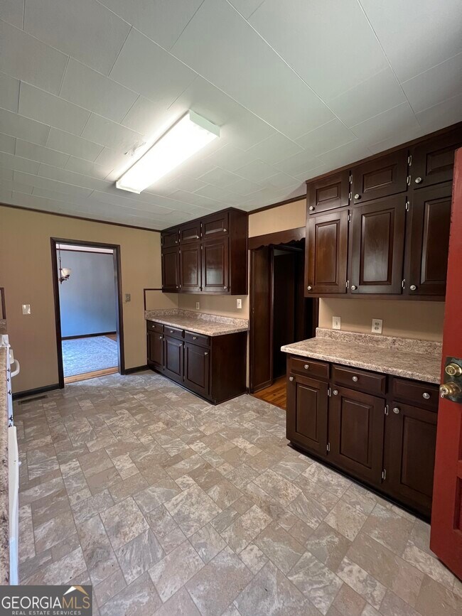 Building Photo - 115 Old Stone Rd