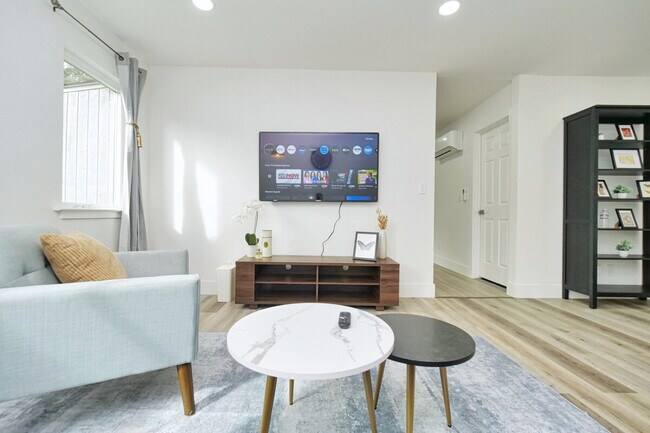 Building Photo - 1364 Sylvia Dr