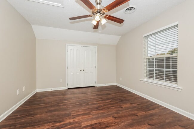 Building Photo - 1924 Pennington Dr