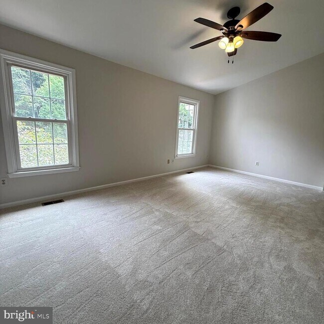 Building Photo - 8442 Springfield Oaks Dr