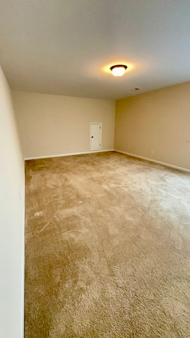 Building Photo - Experience the perfect blend of comfort & modern living in this beautiful home located in Northea...