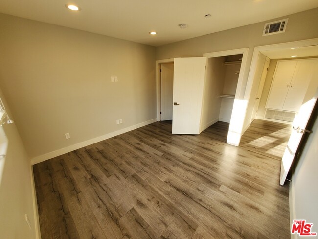 Building Photo - 3915 Brighton Ave