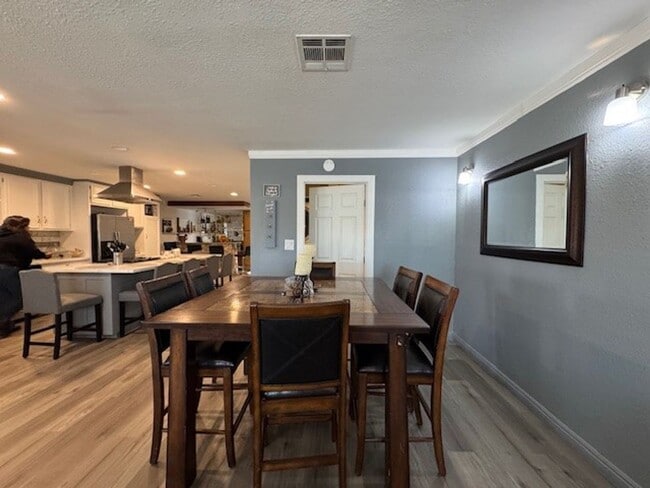 Building Photo - 3 BR 2 bath Furnished home Utilities Included & Brand new Interior-Custom Remodel