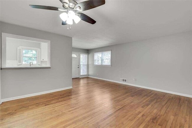 Building Photo - 799 Marstevan Dr NE