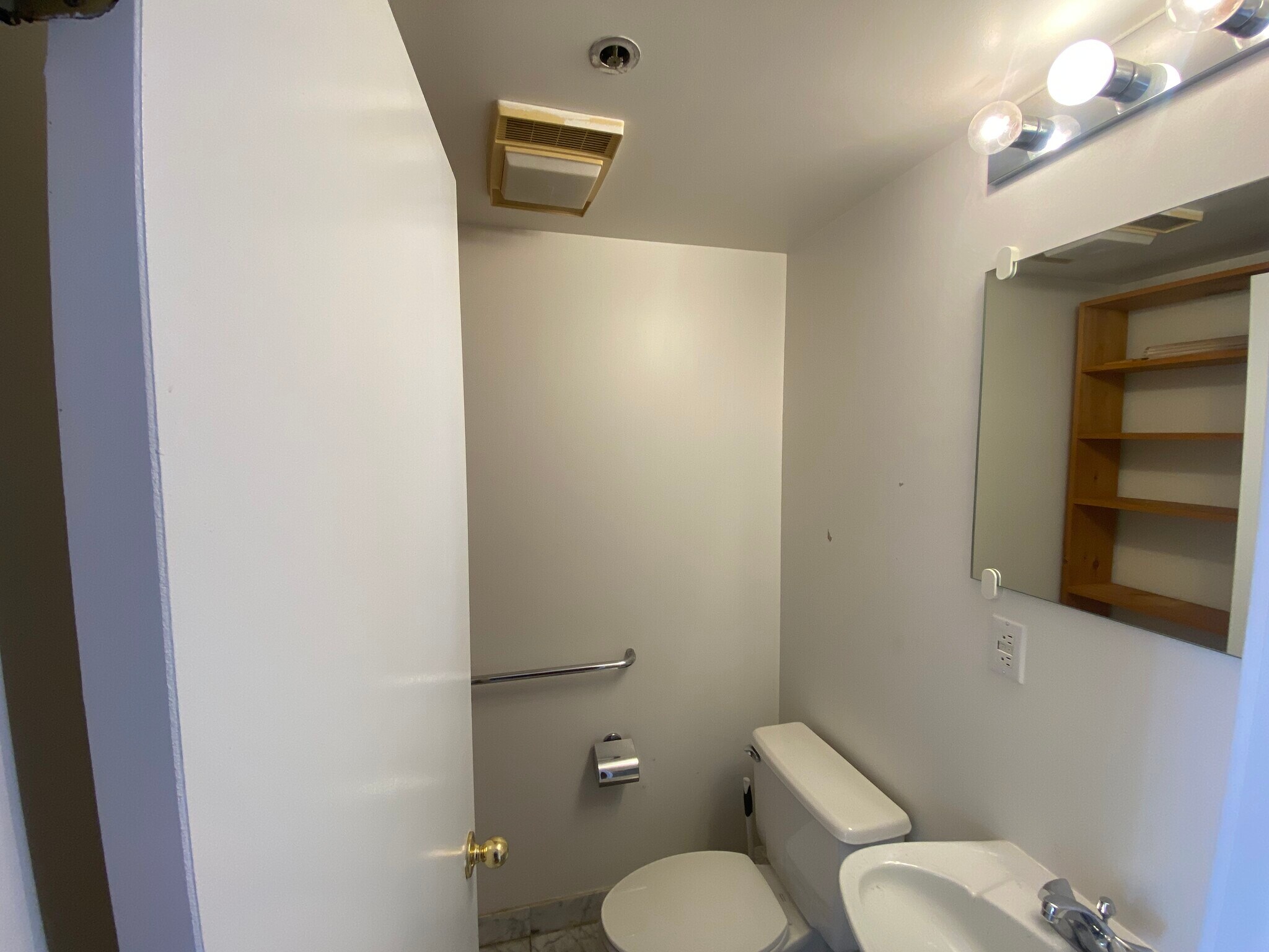 Building Photo - 931 Massachusetts Ave