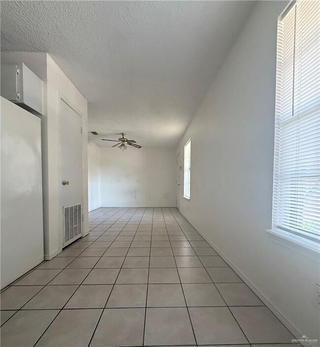 Building Photo - 11 Gastel Cir